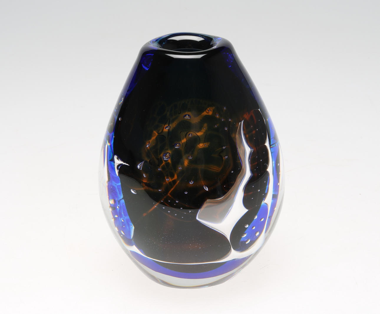 EDVIN ÖHRSTRÖM. Vas, graal,"Flickan och duvan", Orrefors, signerad, 1972.