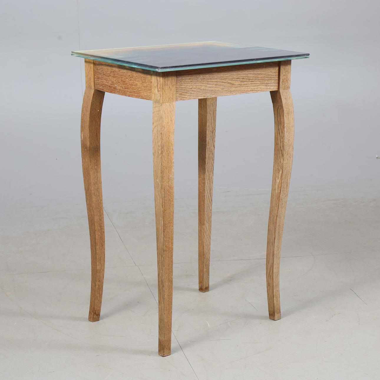 PÖYTÄ, lasilevyllä.