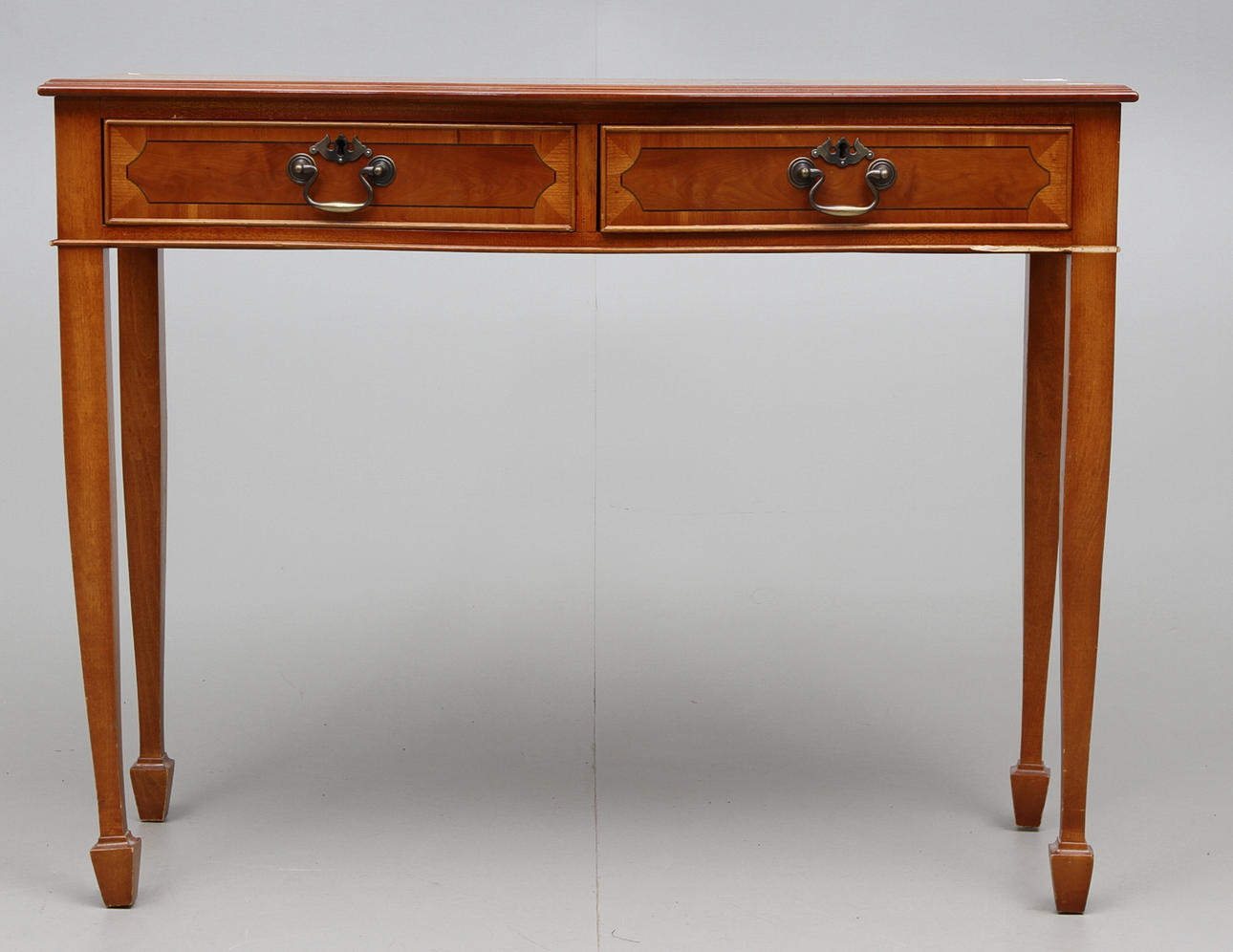 SIDEBOARD,England 1900-talets slut.