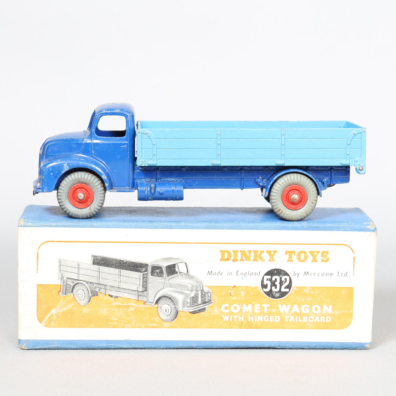 DINKY TOYS NEIN. 532 LEYLAND COMET WAGON.