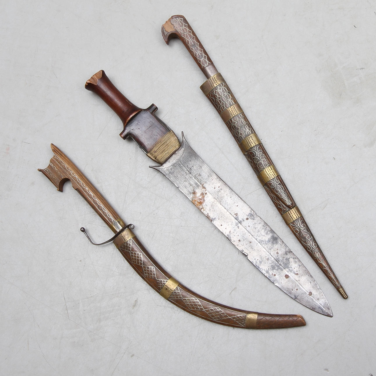 DOLKAR, 3 st, troligen Nordafrika, 1900-tal.