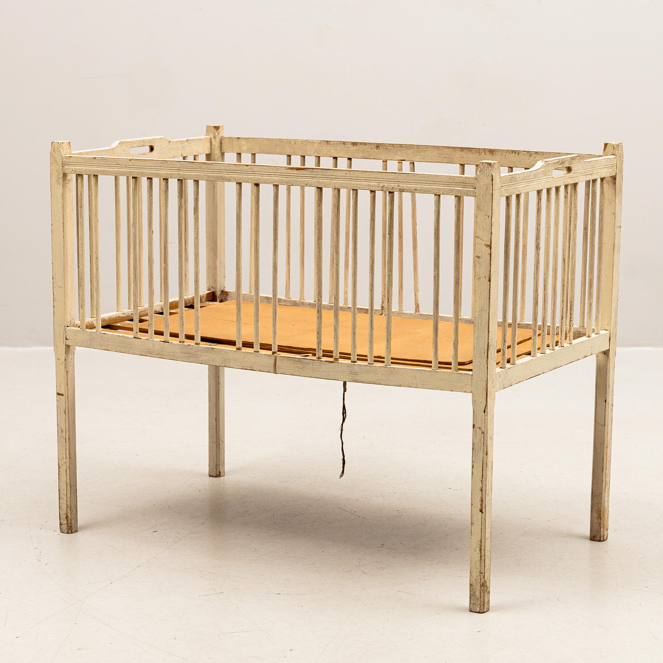 En krybbe, første halvdel af det 20. århundrede.