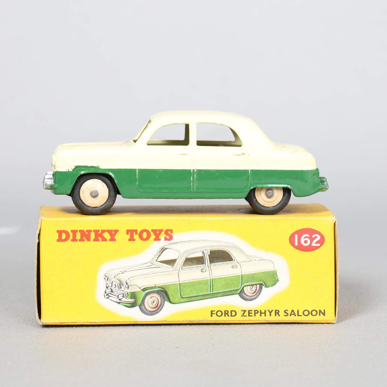 DINKY LEGETØJ NR. 162 FORD ZEPHYR NOTCHBACK.