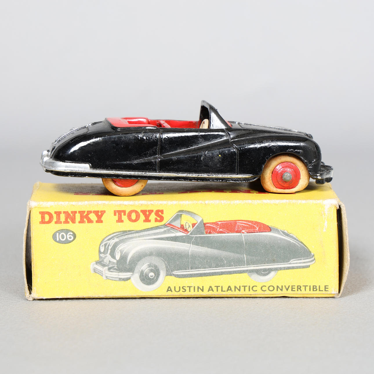 DINKY LEGETØJ NR. 106 AUSTIN ATLANTIC CABRIOLET.