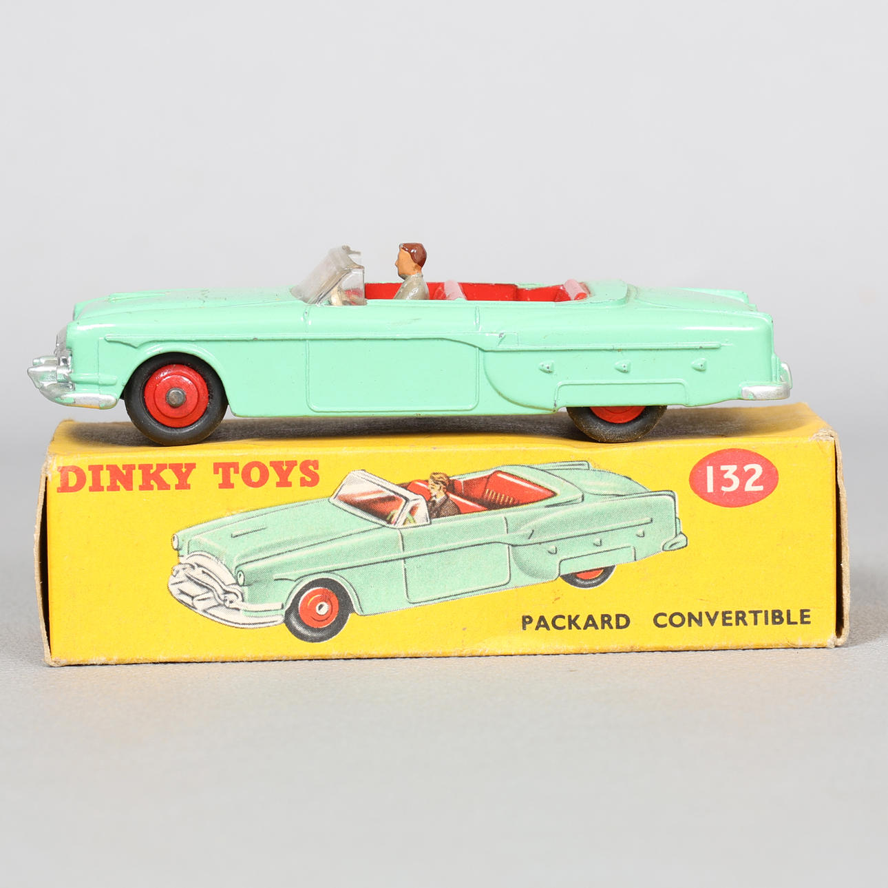 DINKY TOYS NO. 132 PACKARD CONVERTIBLE.