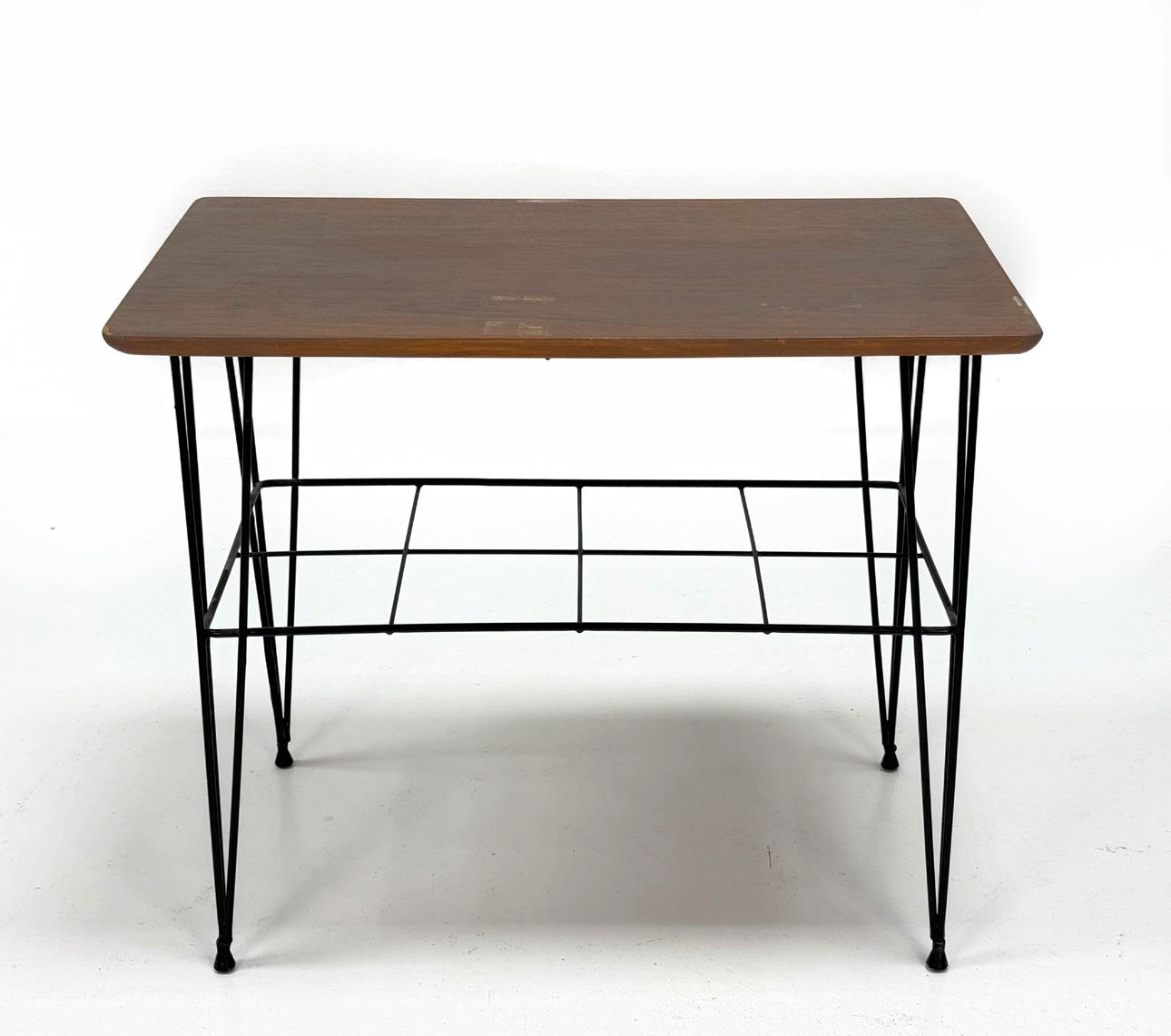 TIDNINGSBORD, teak med stringunderrede , 1900-talets mitt.