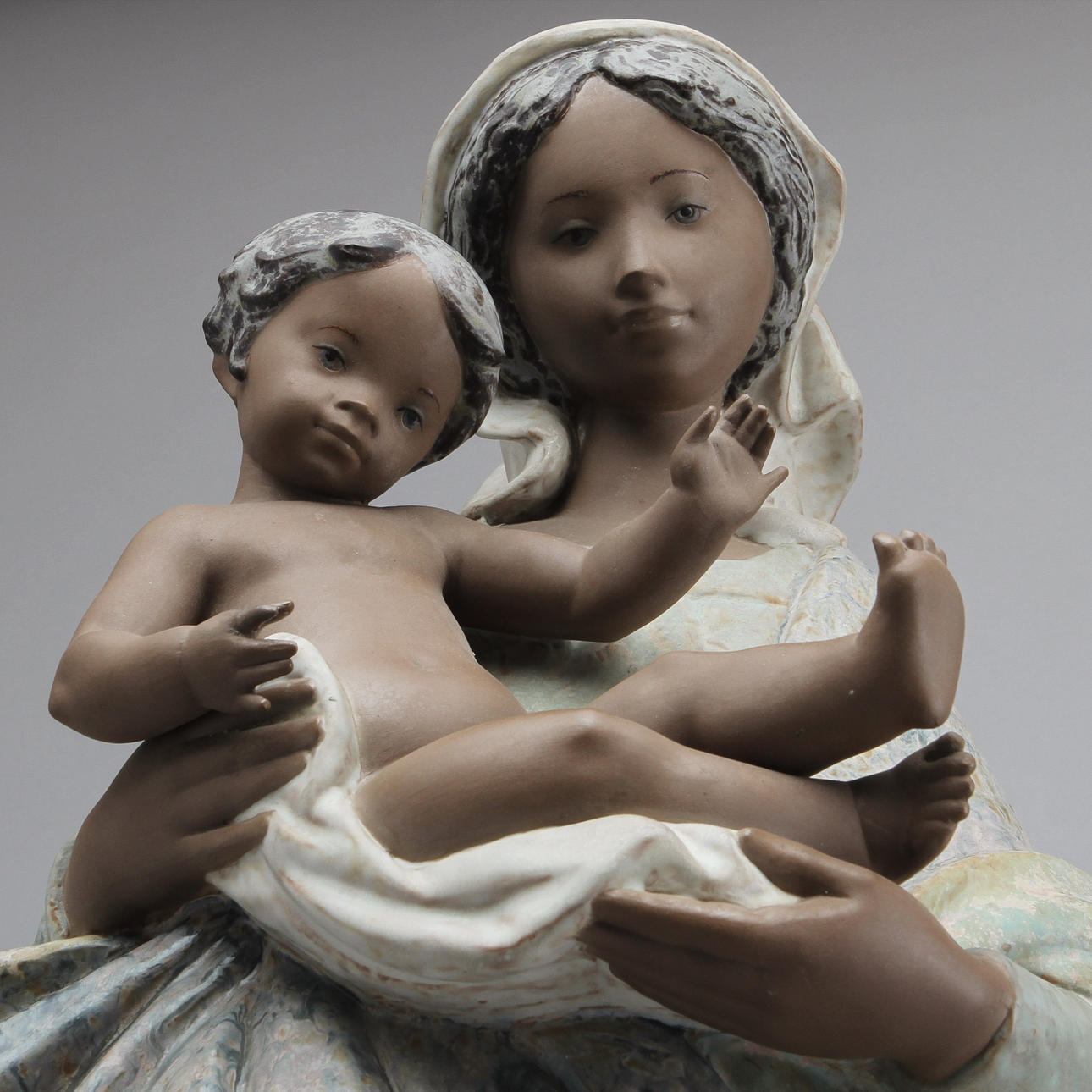 FIGURIN, Madonnan med Jesusbarnet, keramik. Lladro.