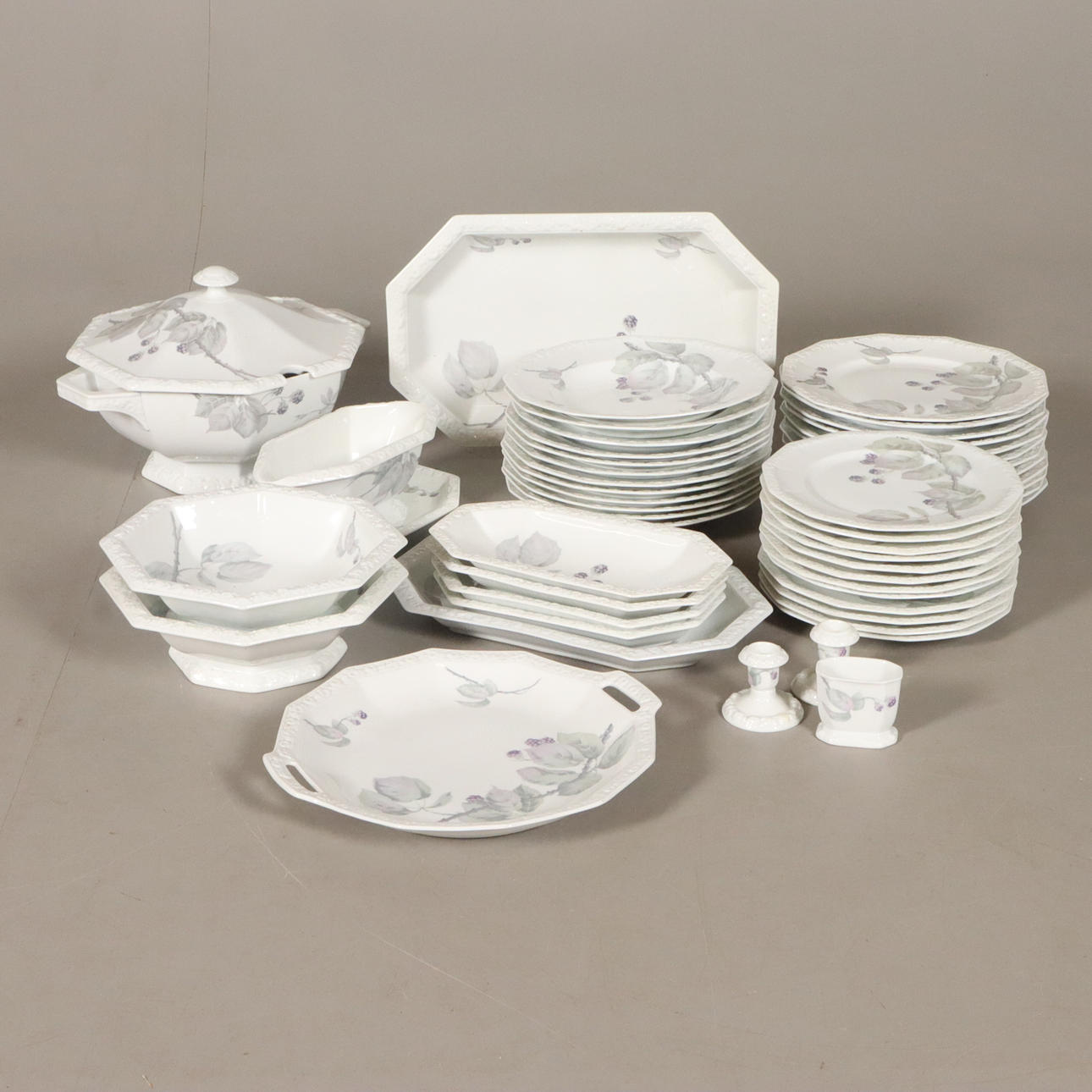 BORDSERVIEDELE 46 stk „Maria blackberry“ Rosenthal.