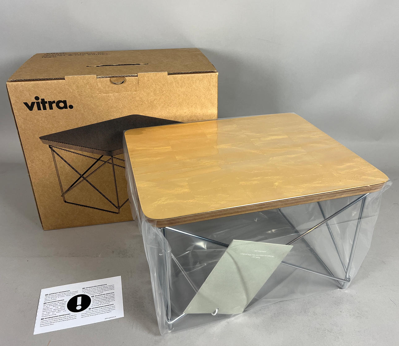 CHARLES & RAY EAMES. 1x LTR BORD VITRA.