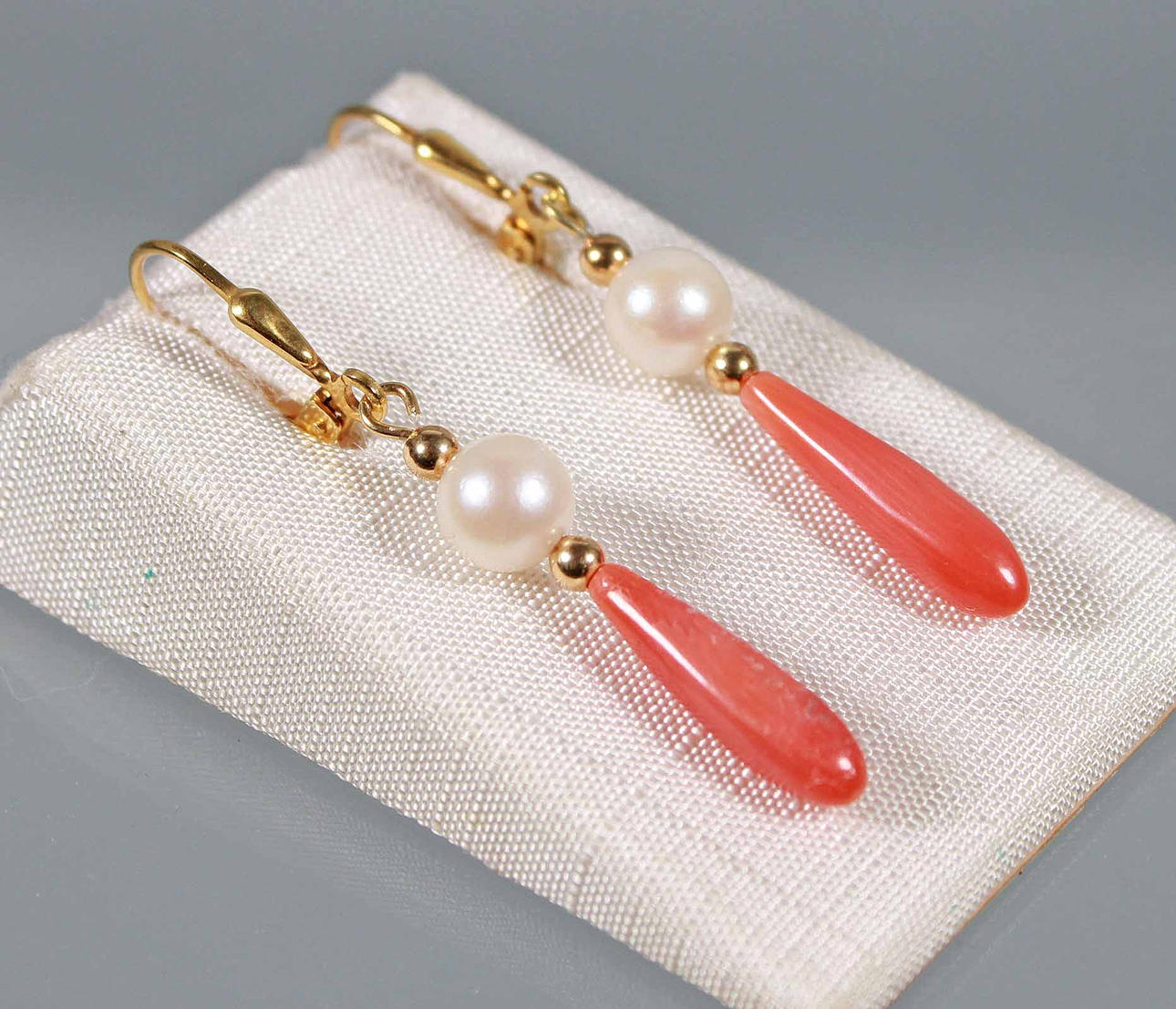 koral Akoya perleøreringe, 333 guld.