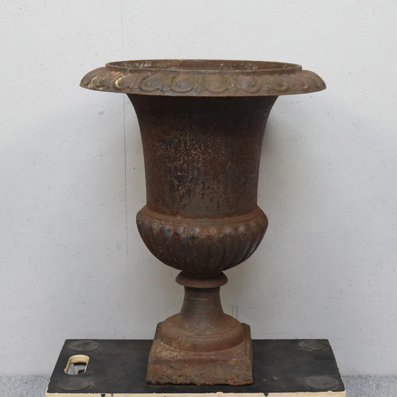 TRÄDGÅRDSURNA, gjutjärn, 1900-tal.