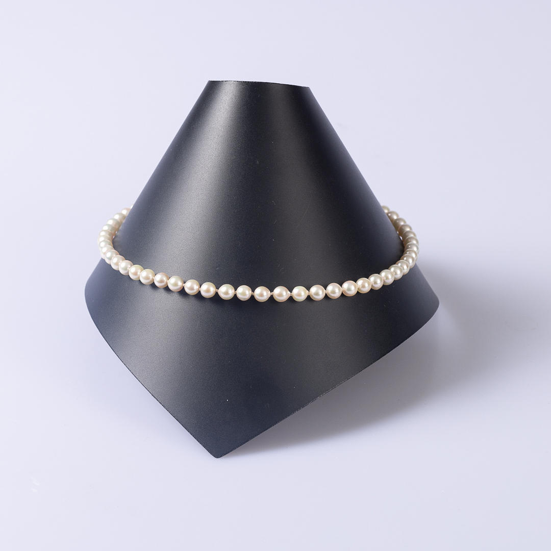 AKOYA-PERLENKETTE. Oro amarillo 585.