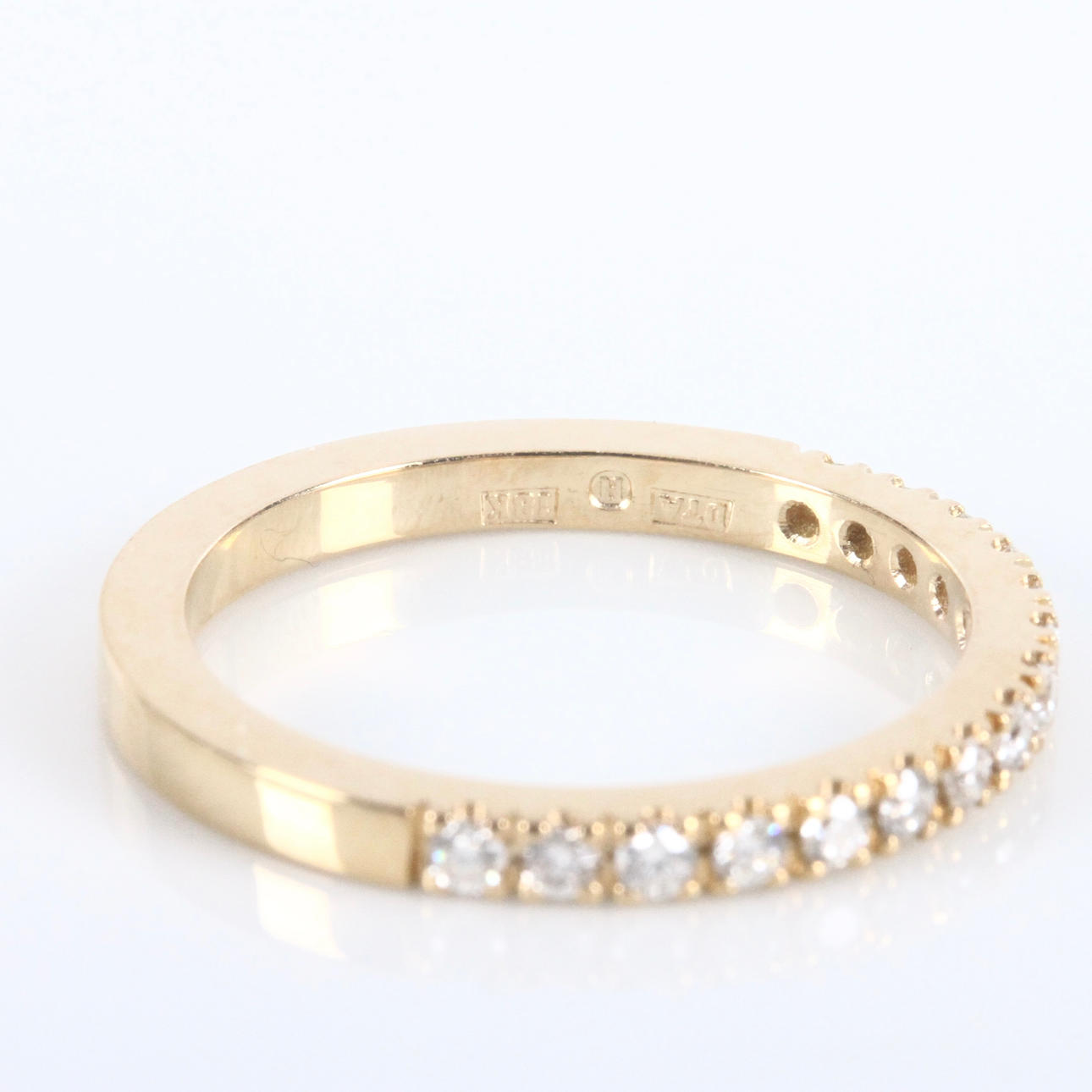 HALVALLIANS, diamanter 0,27ct, 18K.