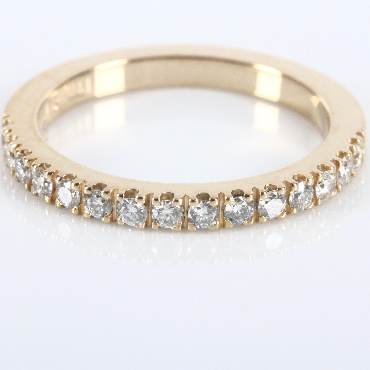 HALVALLIANS, diamanter 0,27ct, 18K.