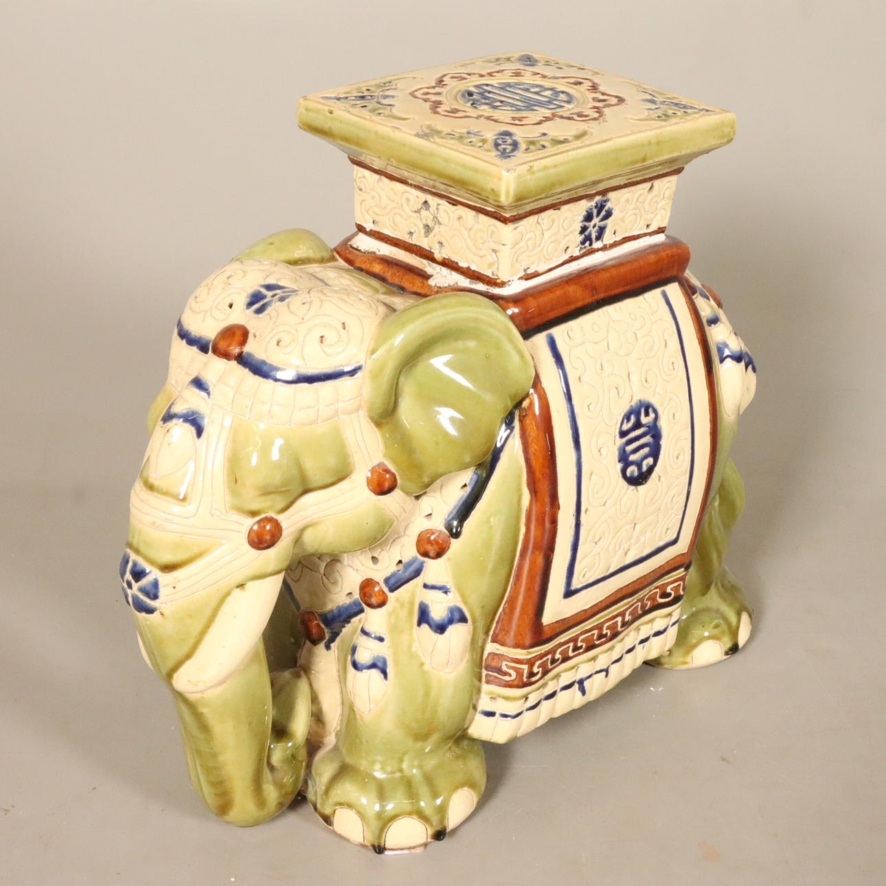 PEDESTAL, ceramic “elephant”.