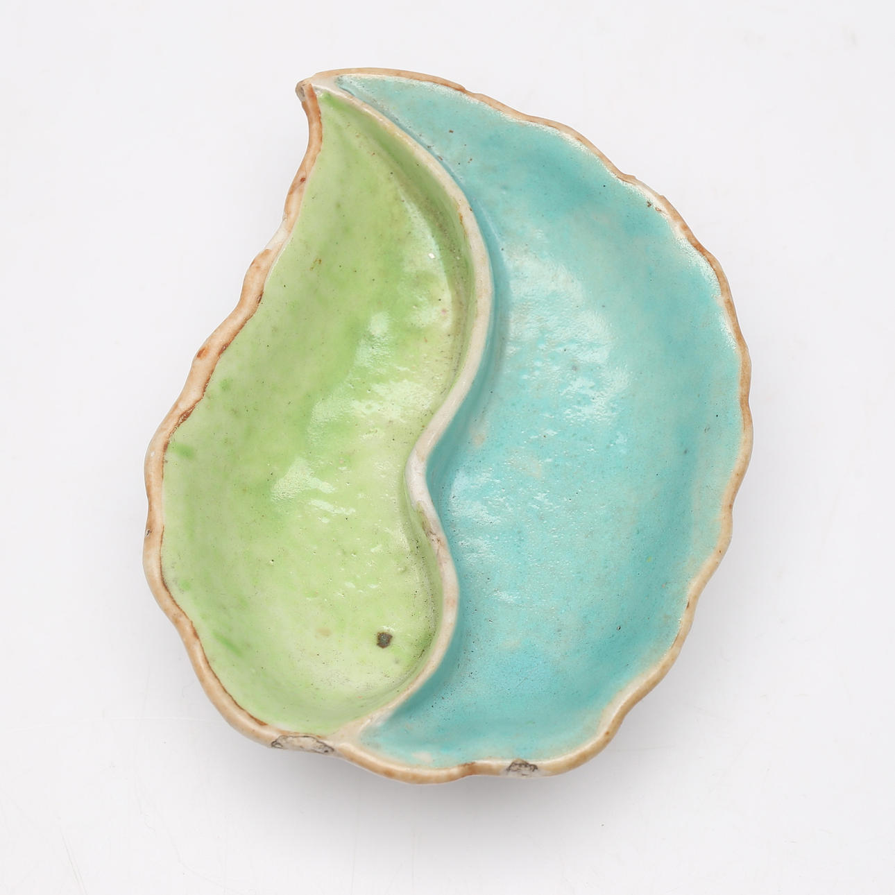 A Chinese porcelain bowl, leaf-shaped.