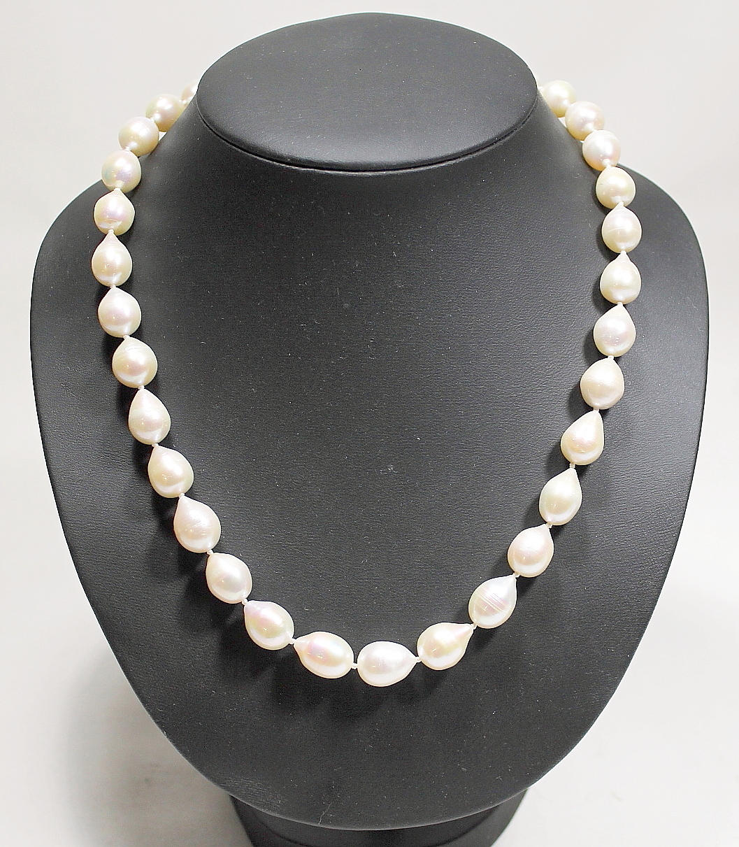 COLLIER, Doserade South Sea Pärlor, längd 50 cm, vikt 66 gr.