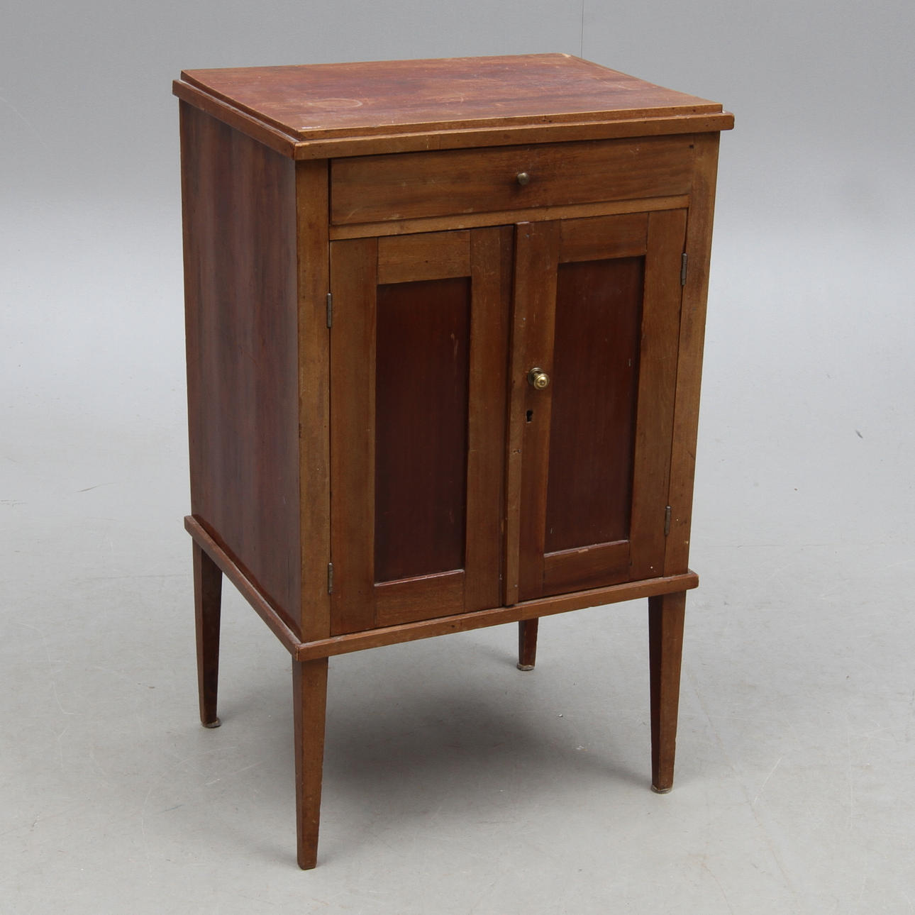 POTTSKÅP, gustaviansk stil, 1900-tal.