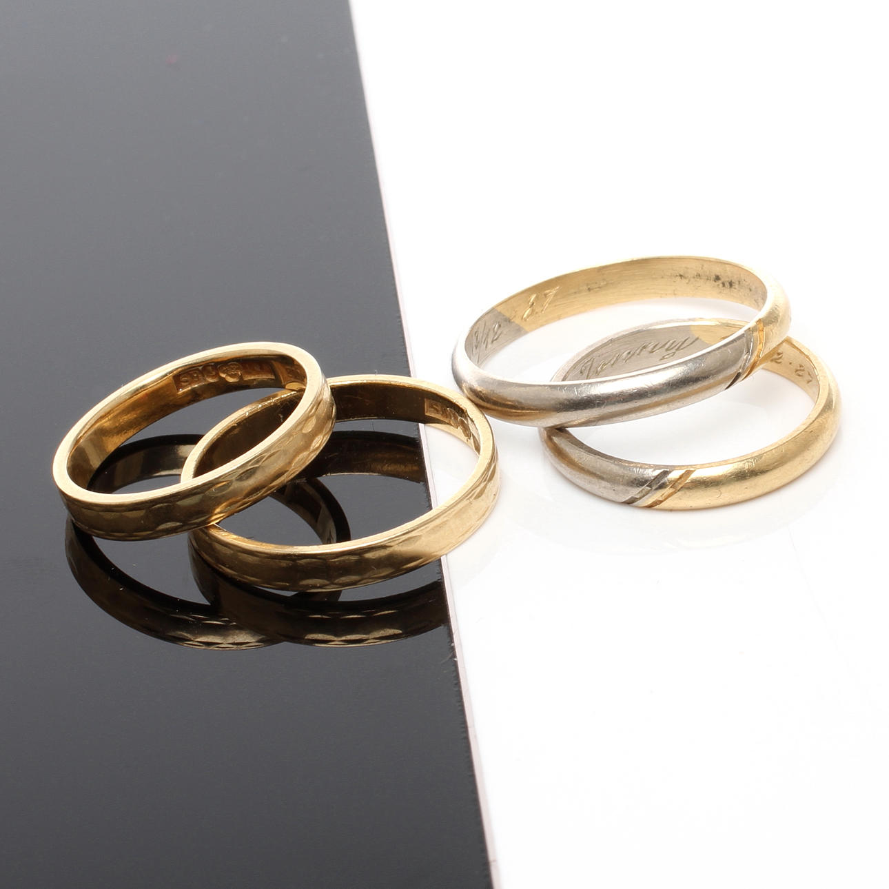 RINGAR 4 st, 18k guld, Kaplans Safir AB samt Rosins Ringar, Stockholm, 1900-talets andra hälft.