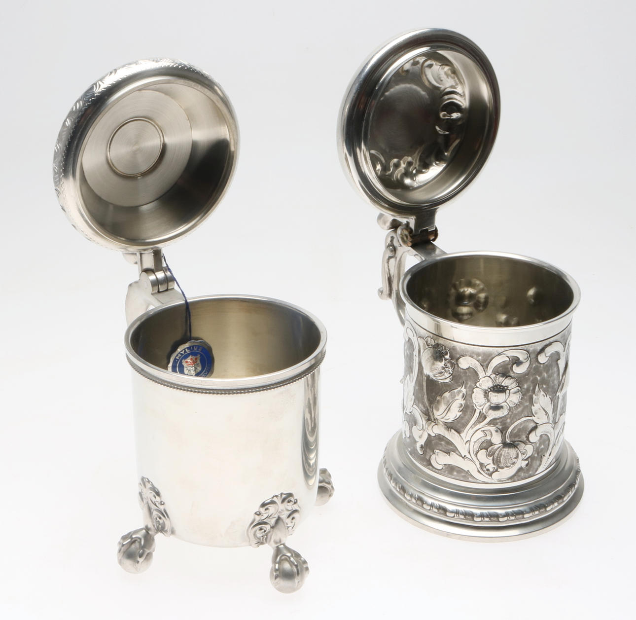 TENNSTOP, två stycken, Svenskt och Norskt tenn, 1900-tal.