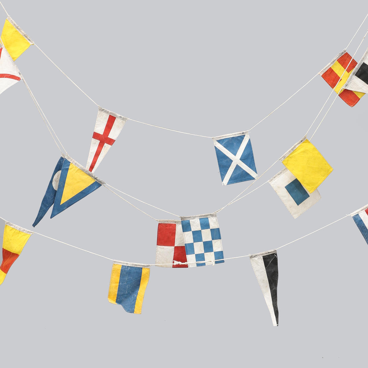 32 Flaggen/Wimpel, marineblau.