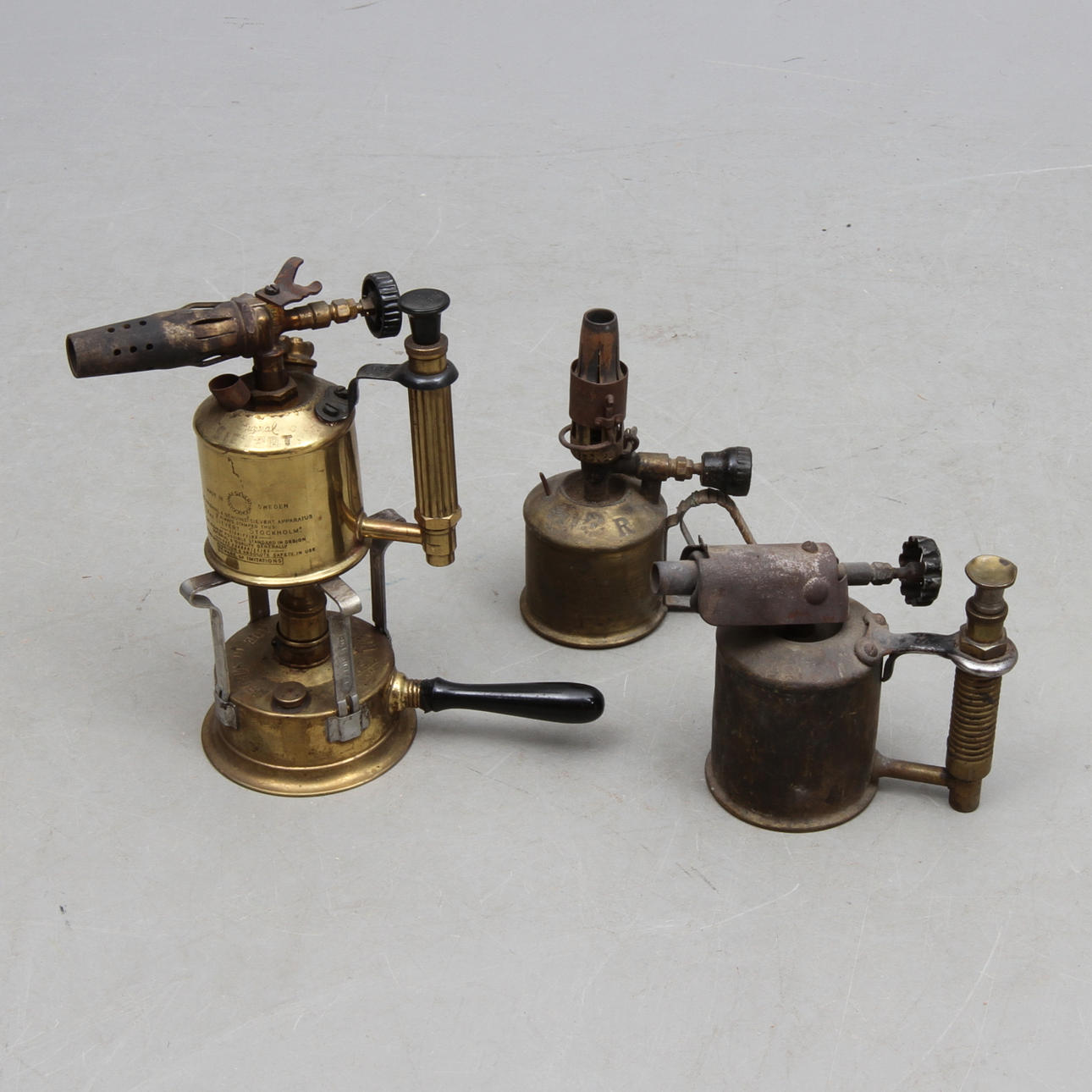 BLÅSLAMPOR samt SPRITKÖK, 4 delar, 1900-talets första hälft.