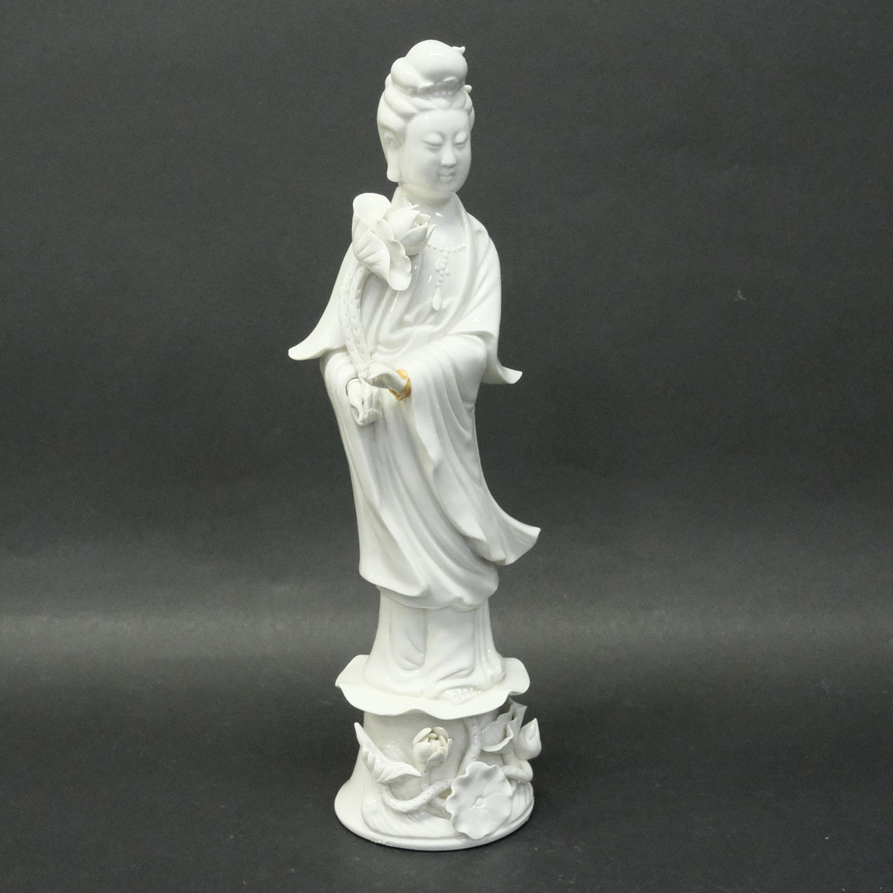 GUANYIN FIGURINE, 20TH CENTURY.