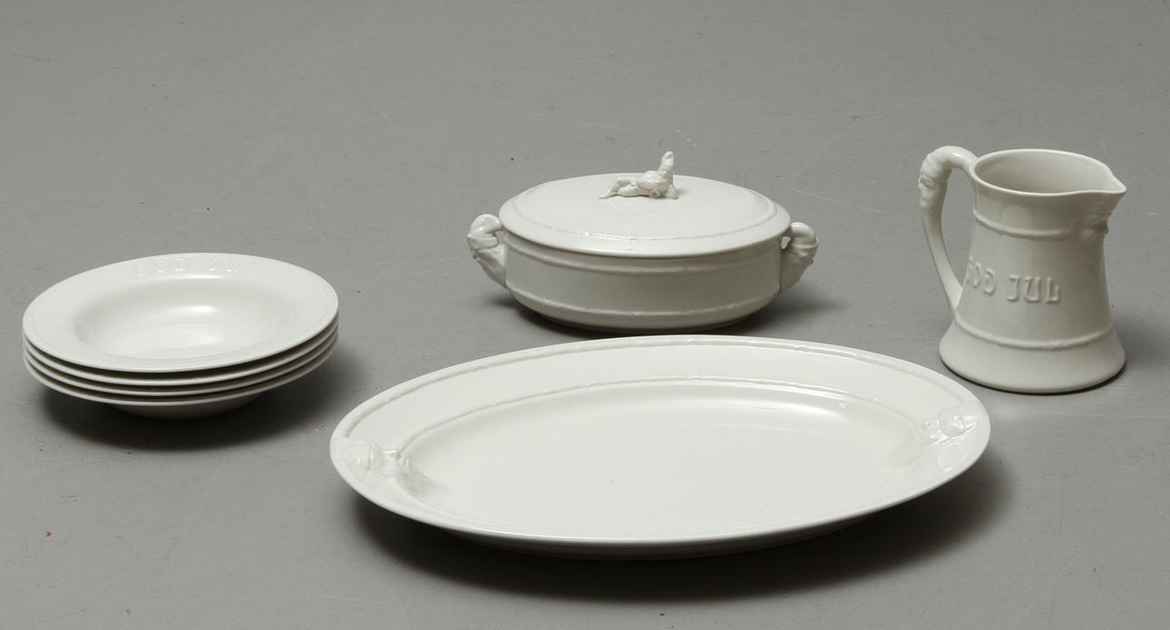SERVISDELAR, 7 delar med tomtemotiv, porslin, Gustavsberg.