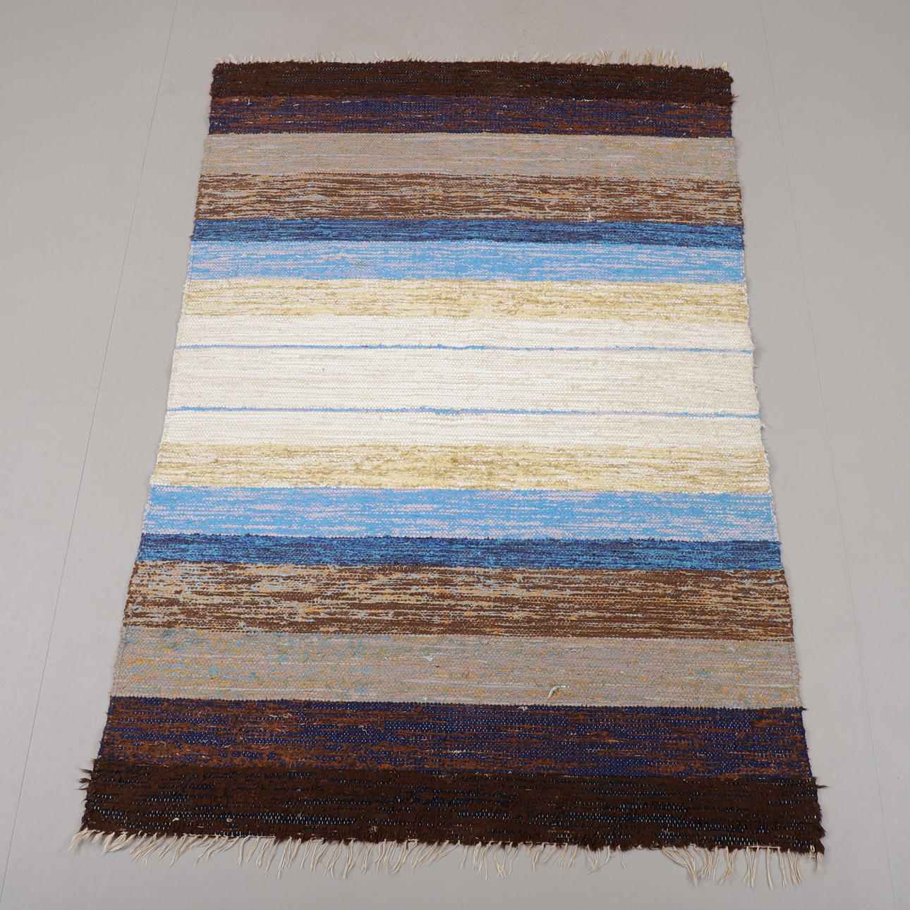 CLOTH CARPET, dimensions 240x100 cm.