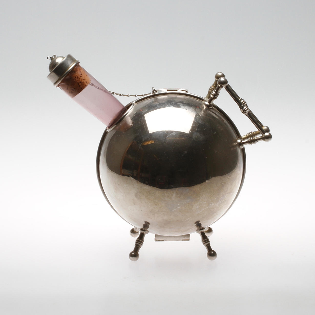 KAFFEPUMPA i vitmetall, 1900-talets första hälft.