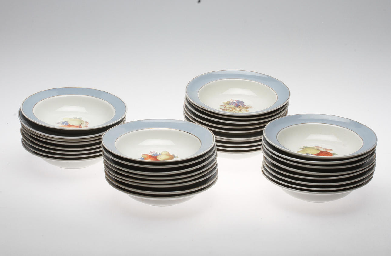 BÄRSKÅLAR, 35 st, flintgods, "Melba", Gefle.