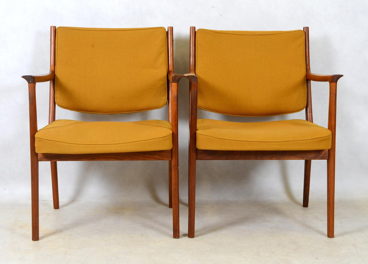 KARL-ERIK EKSELIUS. Karmstolar, 1 par, för JOC Vetlanda, 1960-tal.