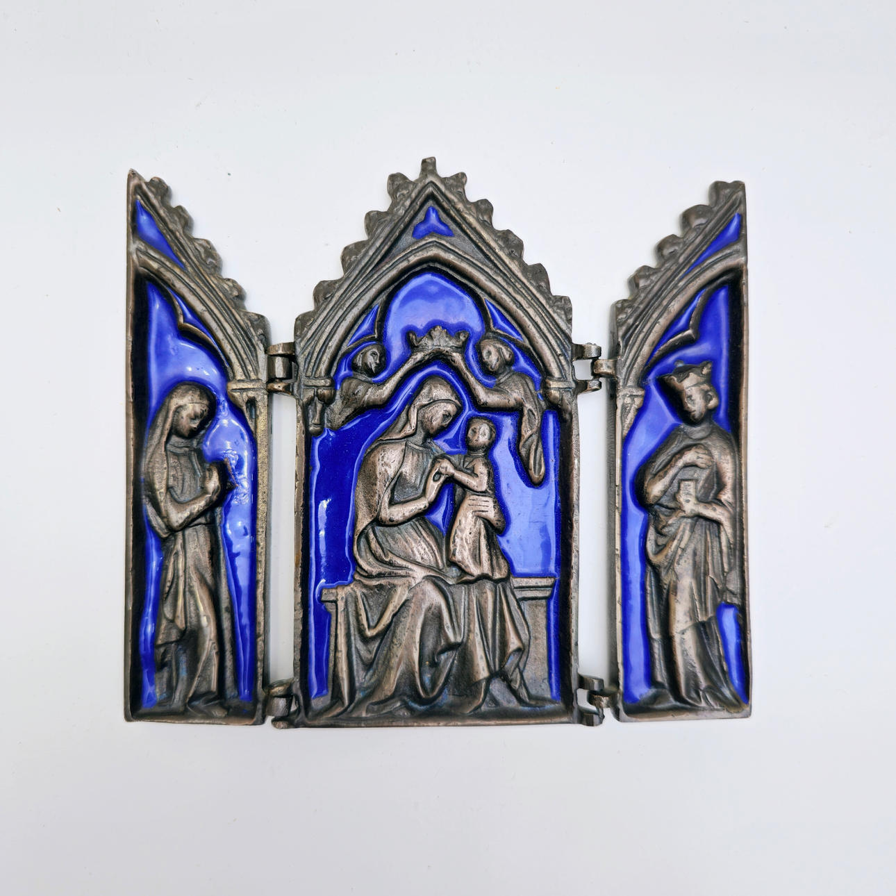 RELIGIOUS TRIPTYCH. BLUE ENAMEL. BRONZE WITH SILVER PLATING.