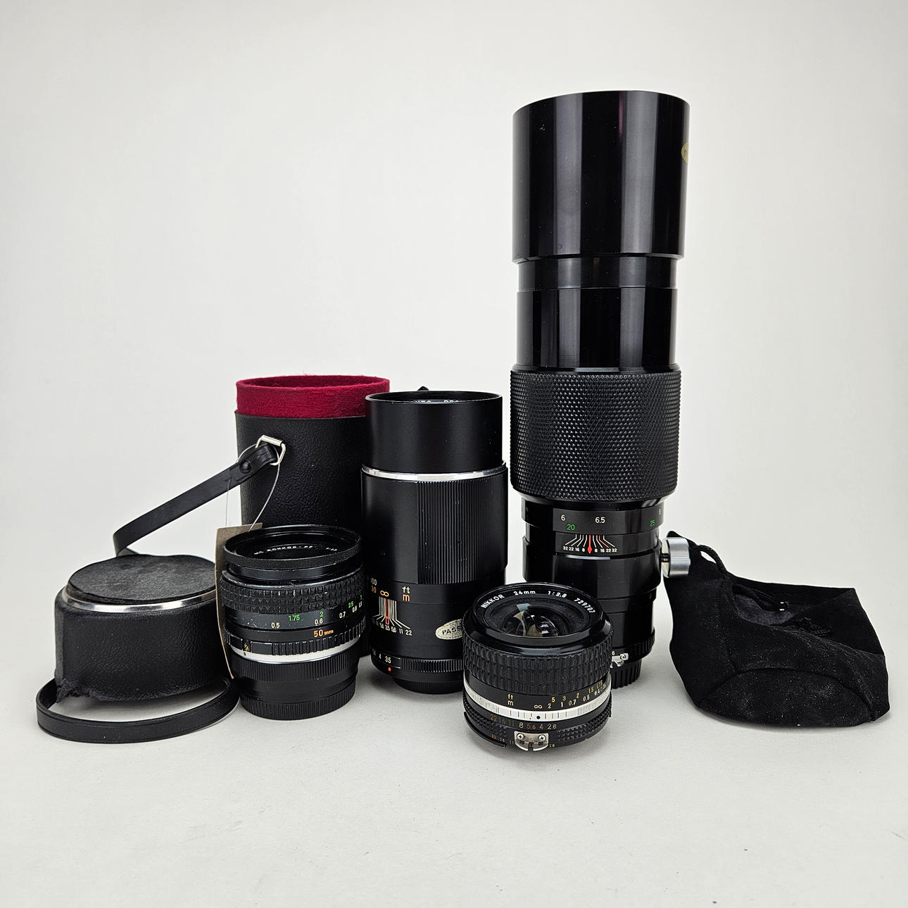 4 OBJEKTIVE, darunter Nikon, Minolta und Soligor.