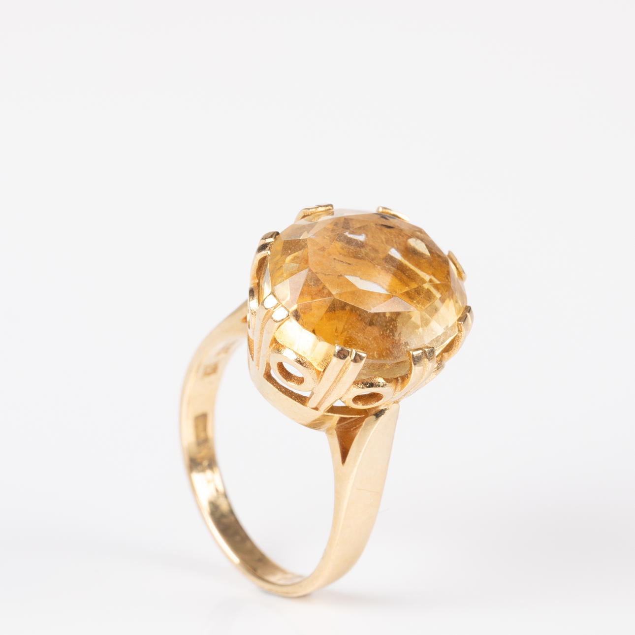 RING, 18K gold, Cirtin 8,5 ct.