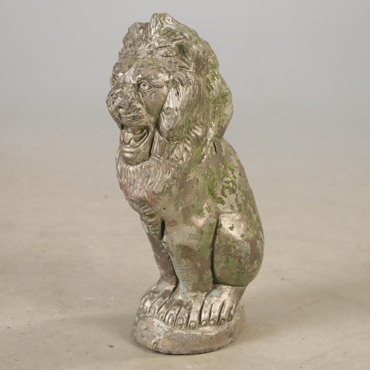 TRÄDGÅRDSSKULPTUR, lejon, betong.