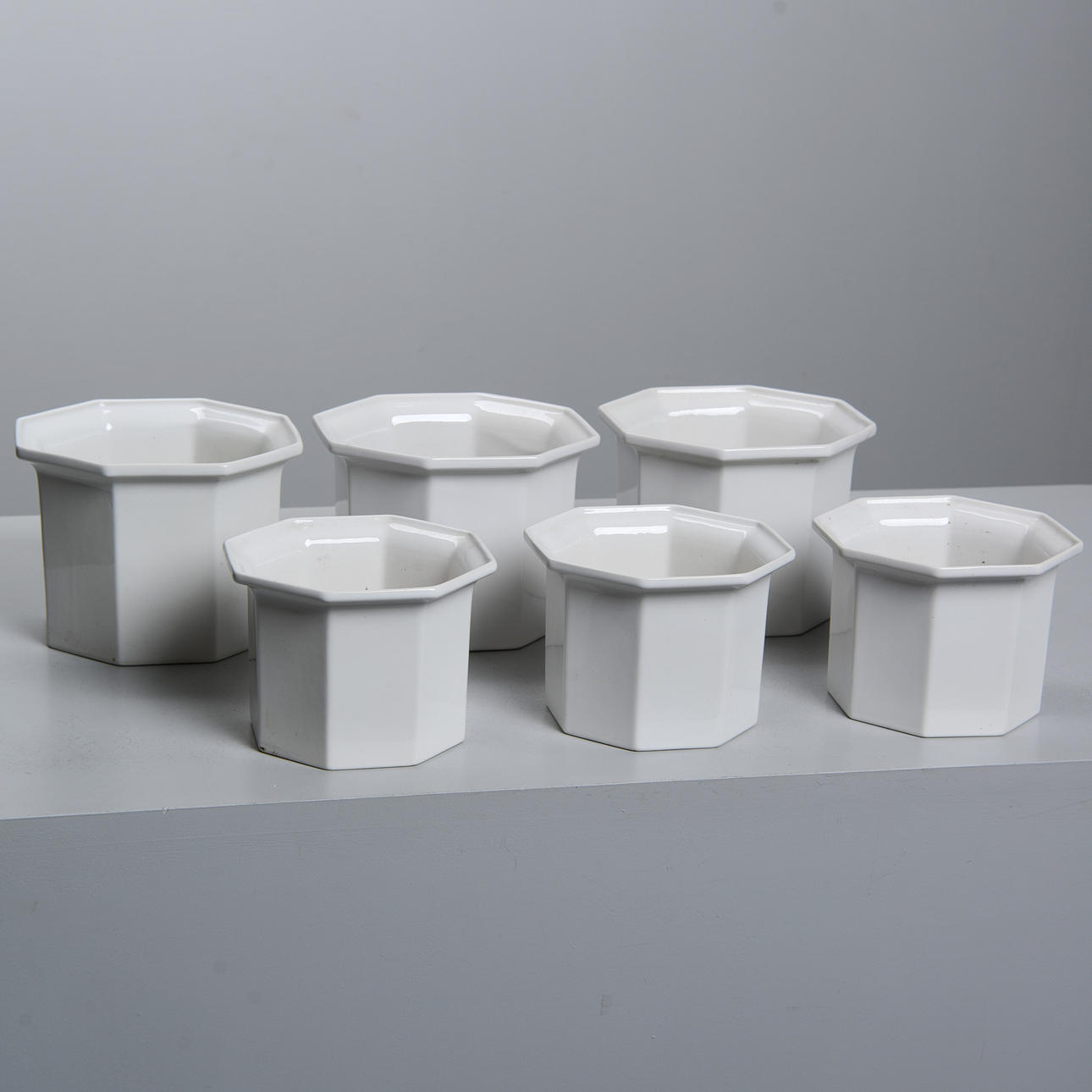 KARIN BJÖRQUIST. “Oktavius”, 6 outer lining, porcelain, Gustavsberg.