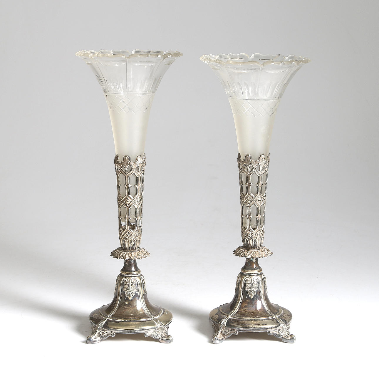 VASER, ett par, nysilver, jugend. Carl Robert Carlström. 18/1900-tal.