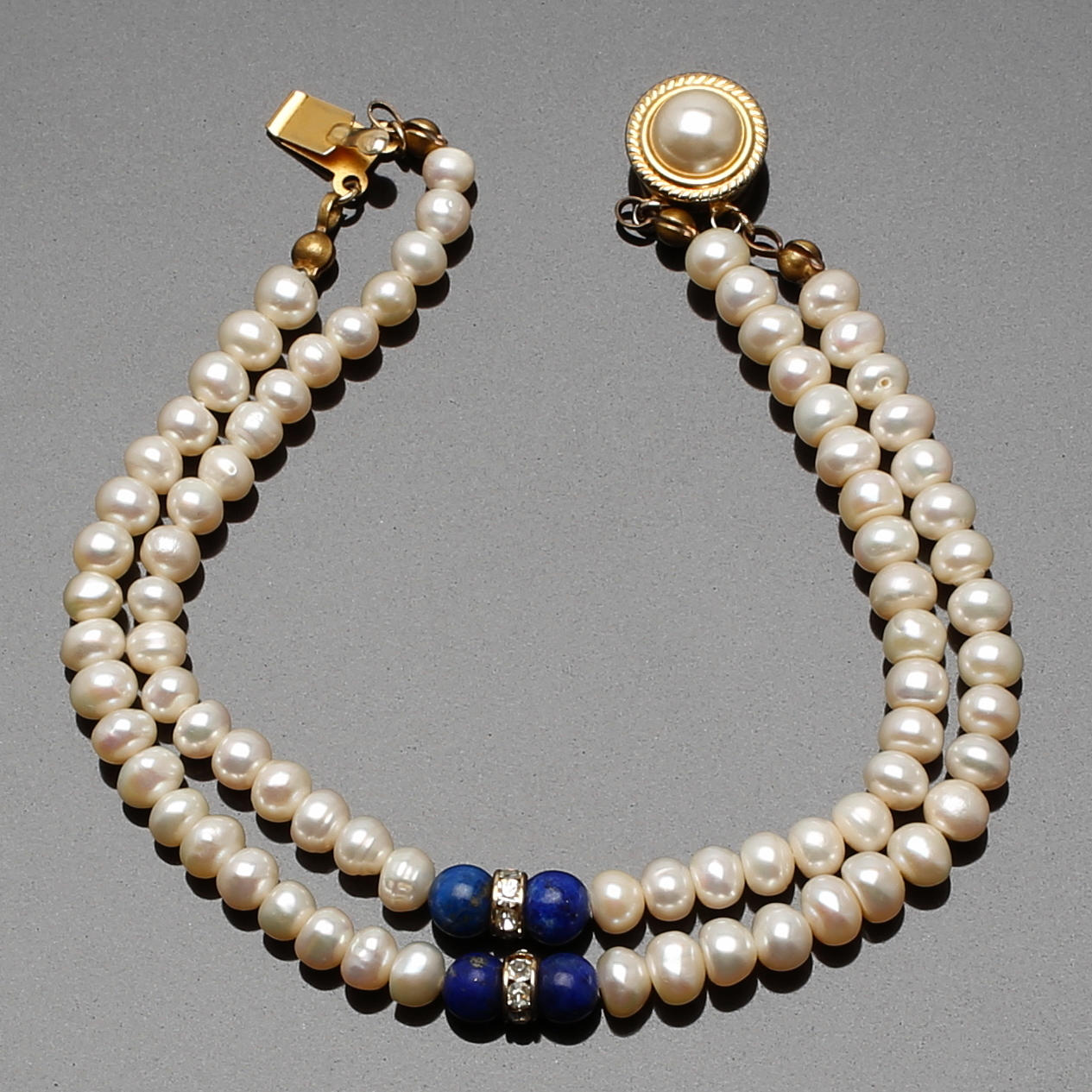 ARMBAND med pärlor och lapis lazuli, lås i 8K gulguld.