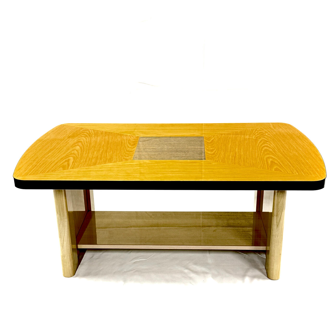 PAR BLANDADE TRÄ SOFFBORD.