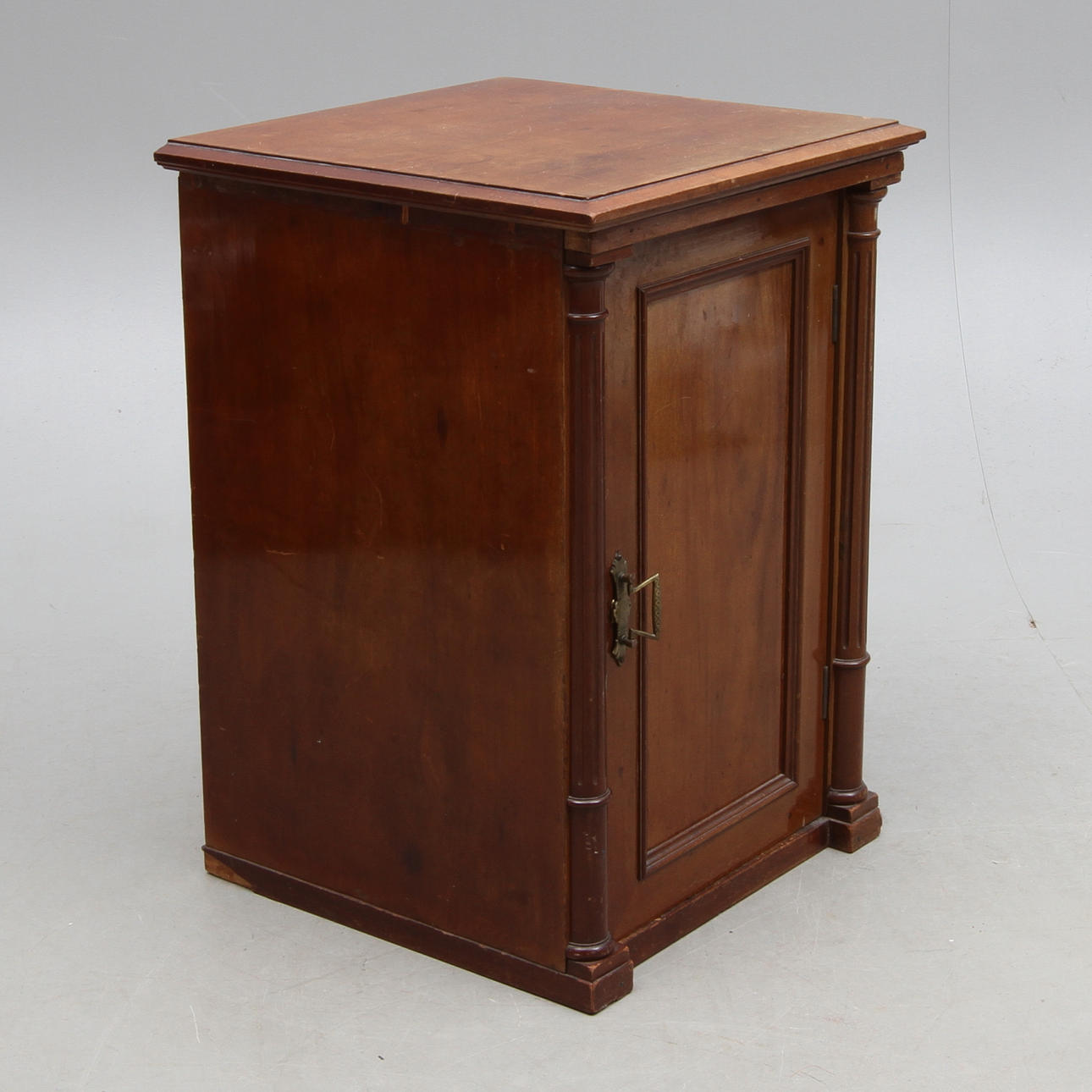 SKÅP, nyrenässans, omkring 1900.