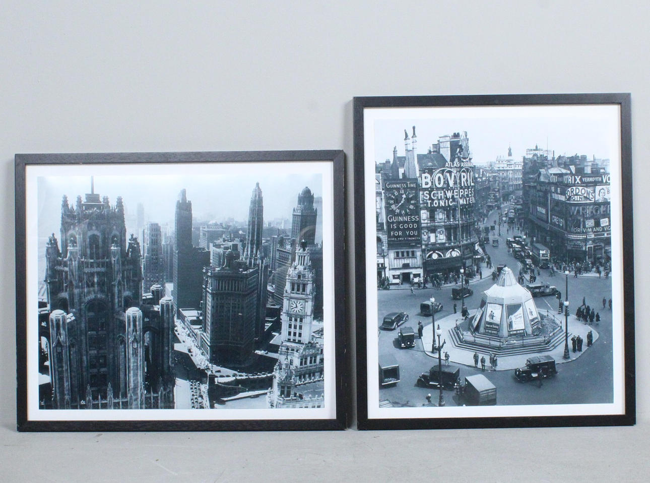 Tuntematon taiteilija, kaksi valokuvaa.