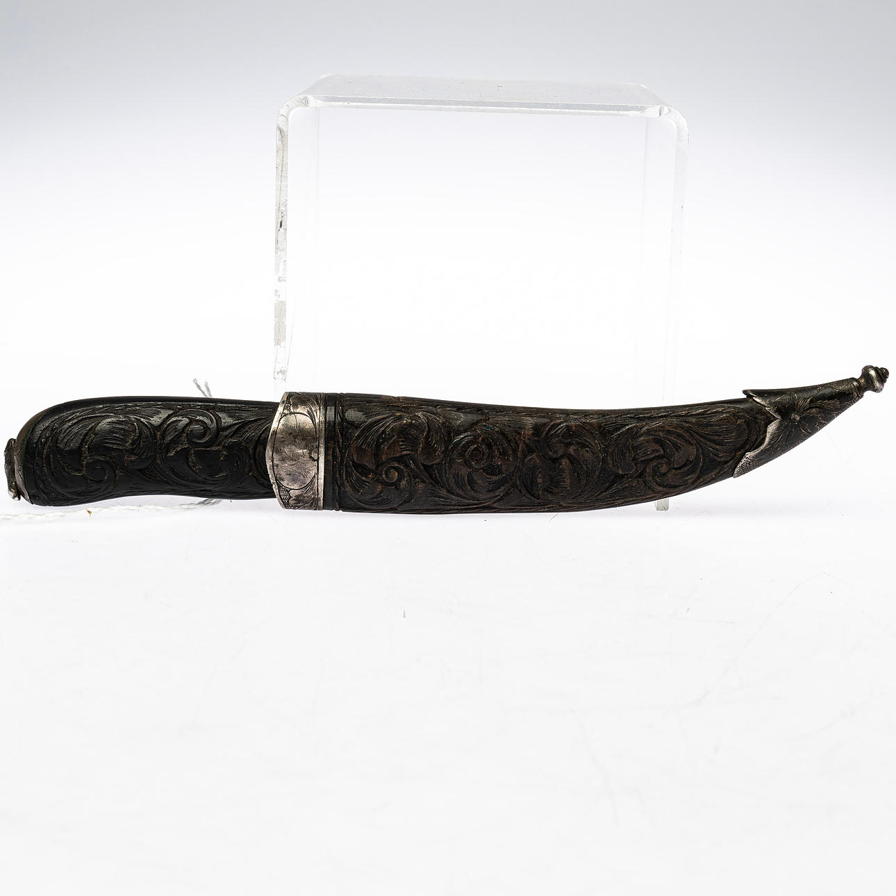 MESSER, geschnitzter Dekor, möglicherweise in Silber eingelegt, mit den Initialen O.N.