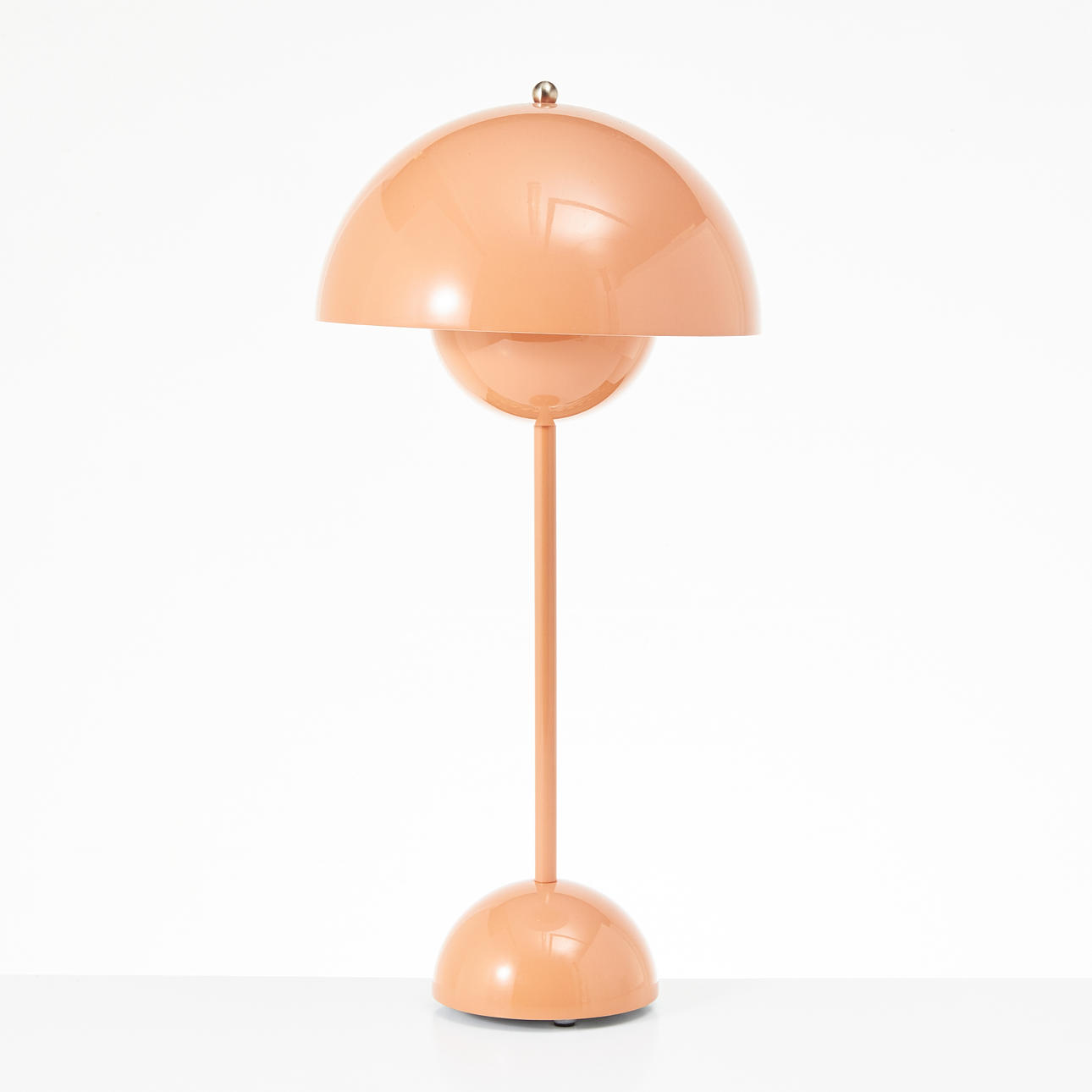VERNER PANTON. „Flowerpot“ bordlampe, til &Tradition.