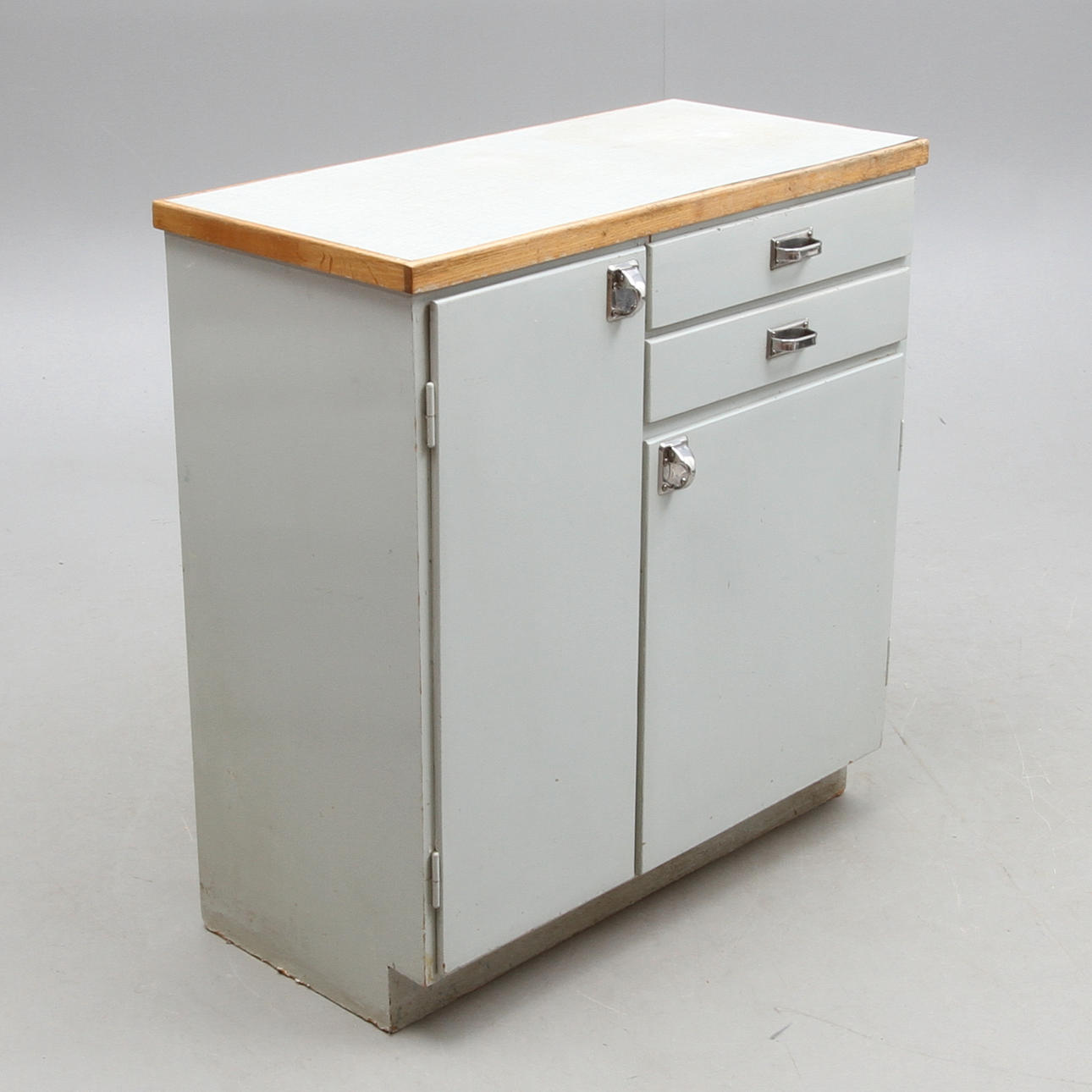 KÖKSBÄNK med skåp och lådor, 1900-talets mitt.