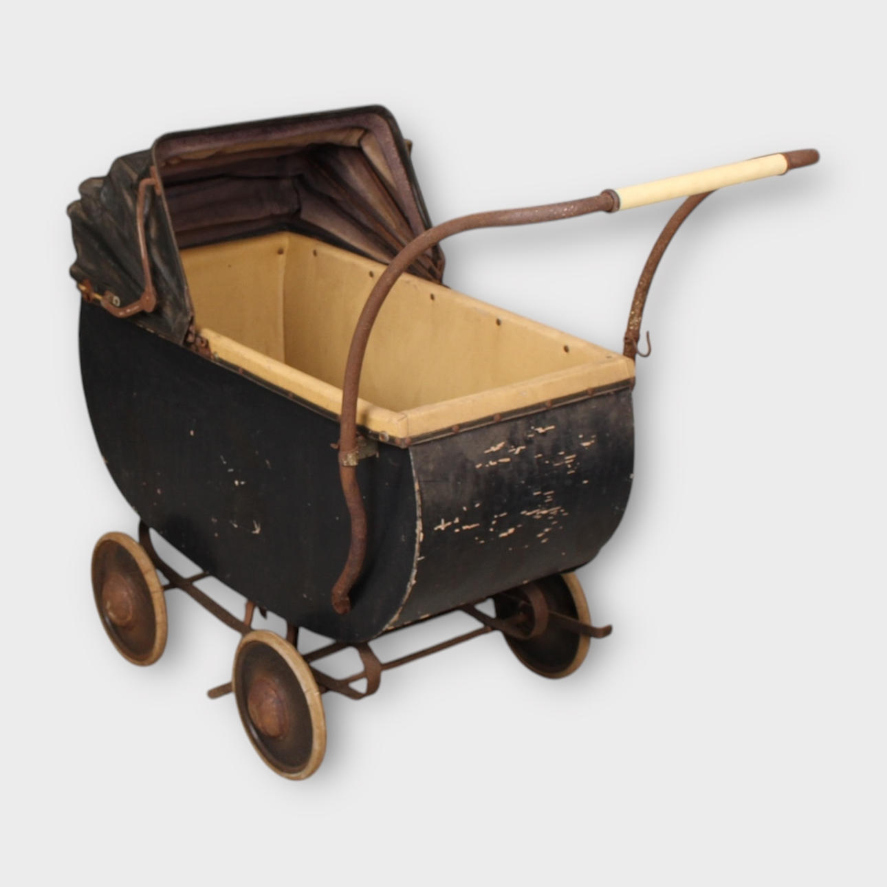 Un cochecito de bebé del siglo XX.