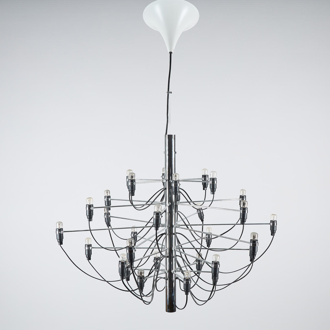 GINO SARFATTI. Eine Deckenleuchte „2097/30", Flos, Italien.