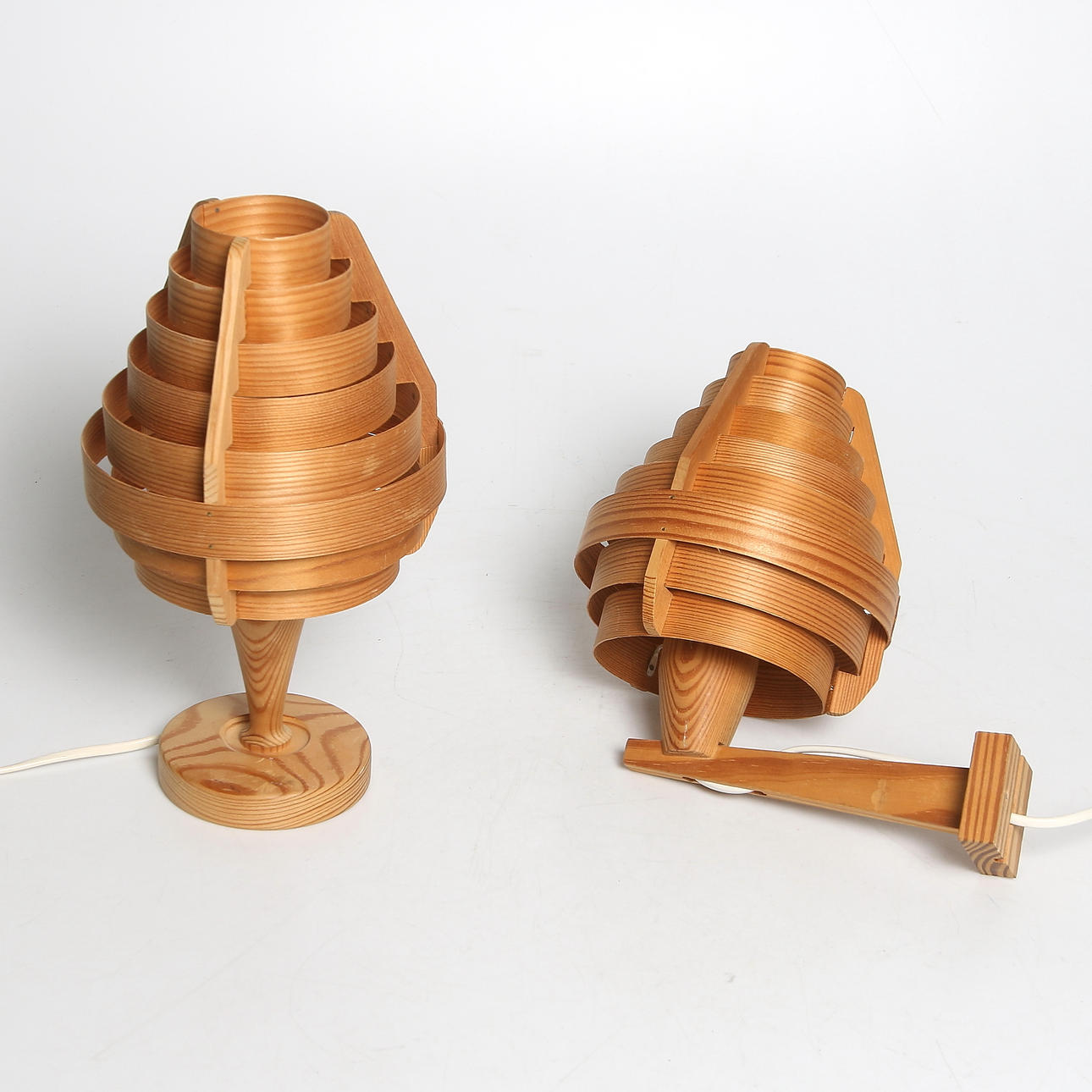 VÄGGLAMPA och BORDSLAMPA, "Elysett", Hans Agne Jakobsson, Markaryd, 1900-talets andra hälft.