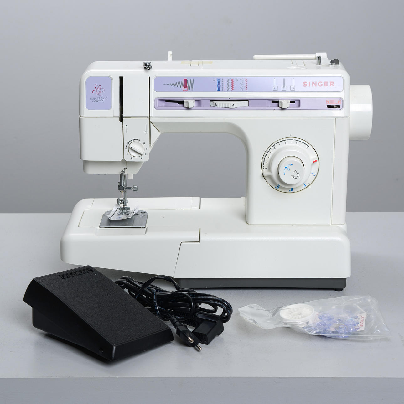 NÄHMASCHINE, Singer, Seriennummer „c93082177".