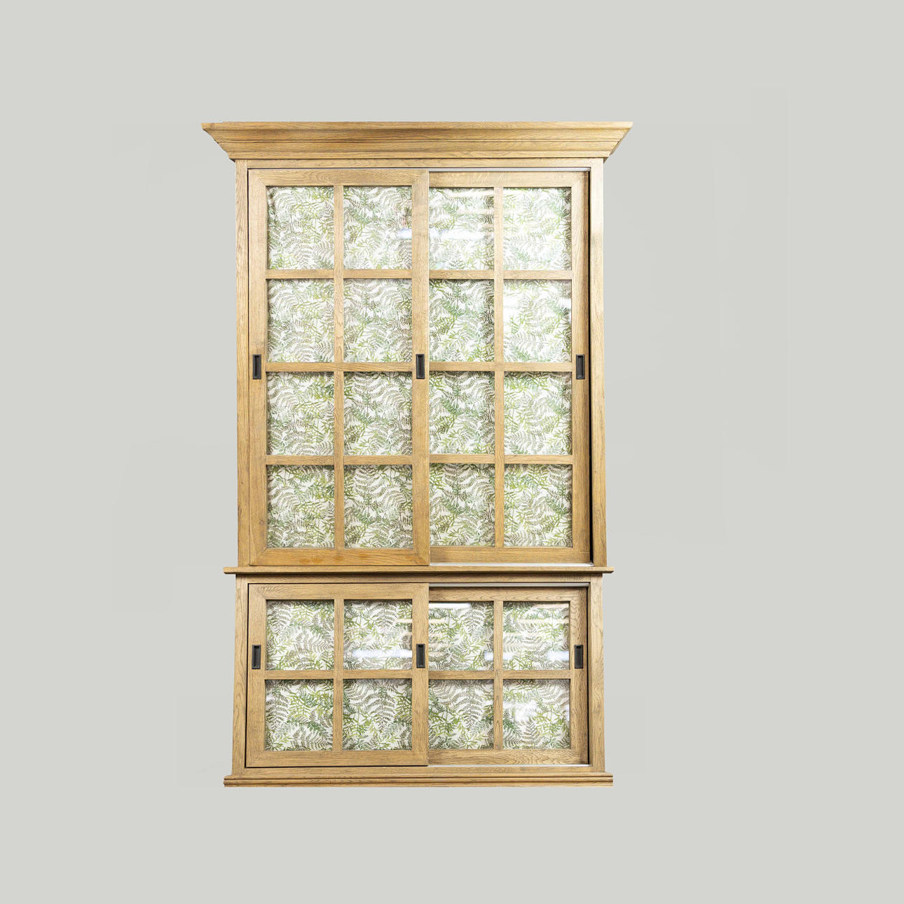 CONTEMPORARY BOOKCASE IN OAK.